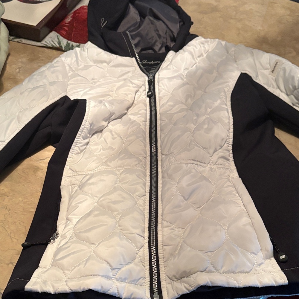 Sketchers Women's Quilted White and Black Ski Jacket